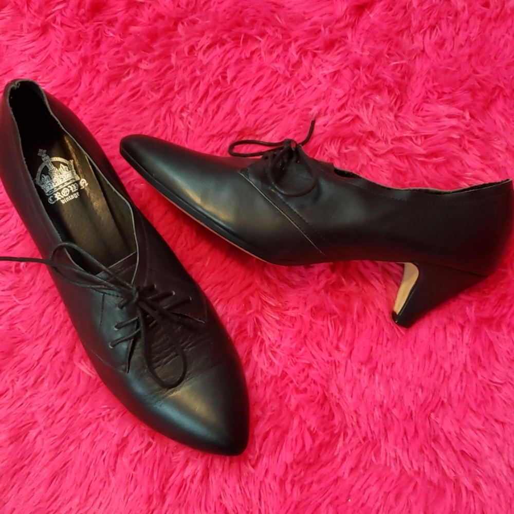 👑Crown Vintage👑 Witchy Laced Kitten Heels